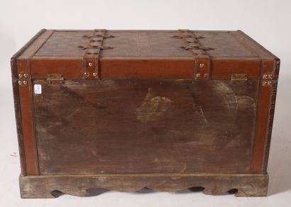 Small travel trunk in wood sheathed in imitation...