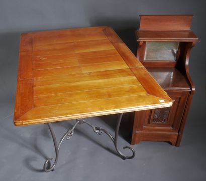 Lot :
- Bookcase staircase forming a chair...