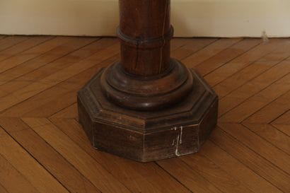 Natural wood selette with fluted shaft, octagonal...