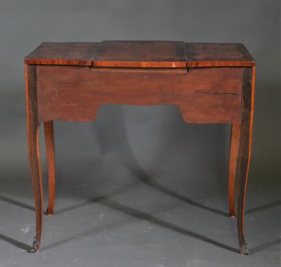 Veneered dressing table in mahogany frames,...