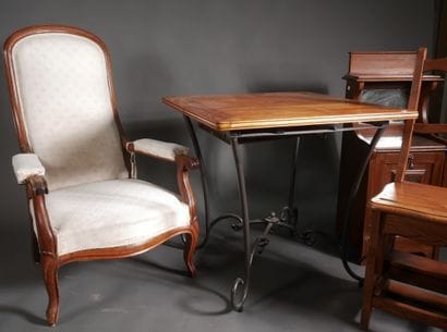 Lot :
- Bookcase staircase forming a chair...