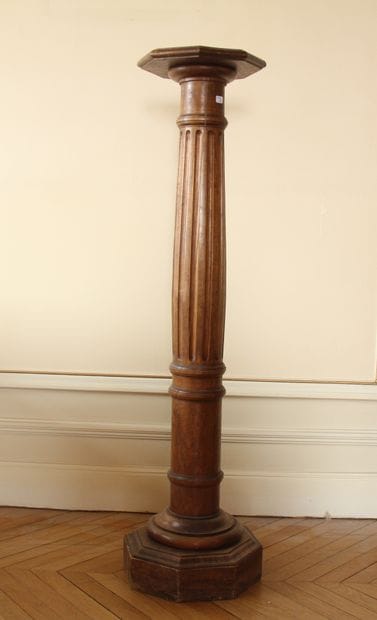 Natural wood selette with fluted shaft, octagonal...