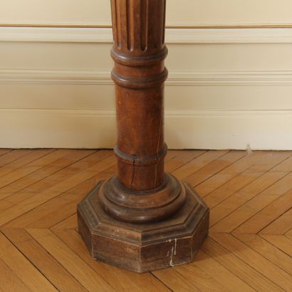 Natural wood selette with fluted shaft, octagonal...