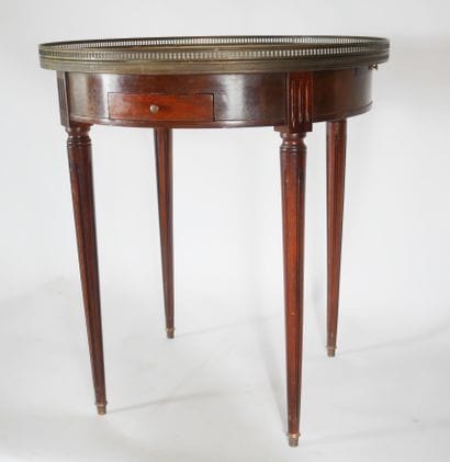 Circular pedestal table in stained wood,...
