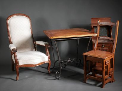 Lot :
- Bookcase staircase forming a chair...
