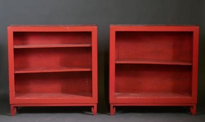 Pair of red lacquered wood bookcases on scalloped,...