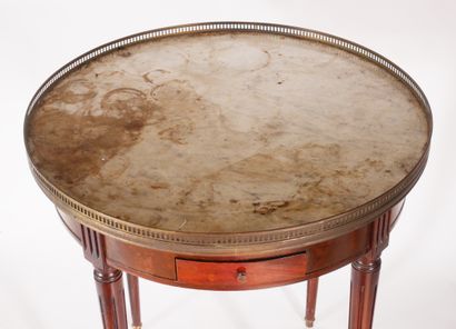 Circular pedestal table in stained wood,...