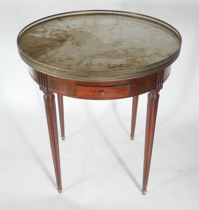 Circular pedestal table in stained wood,...