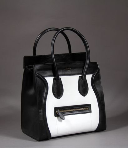 CELINE Paris
Sac modèle Luggage en veau noir...