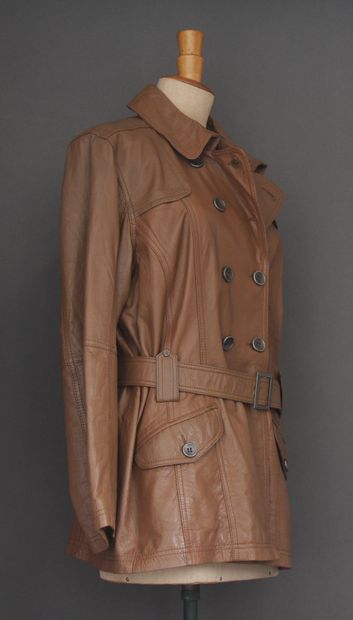 CECIL
Veste en cuir beige à deux rangées...