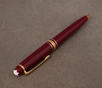 MONTBLANC
Petit stylo bille Meisterstück...