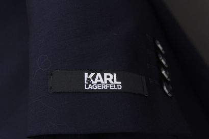 *HUGO BOSS - KARL LAGERFELD
Une veste en...