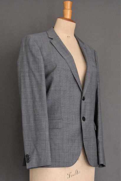 *HUGO BOSS - KARL LAGERFELD
Une veste en...