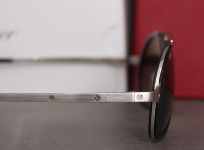 *CARTIER
Une paire de lunettes