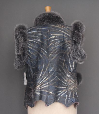 Veste sans manche en cuir peint, col et bordures...