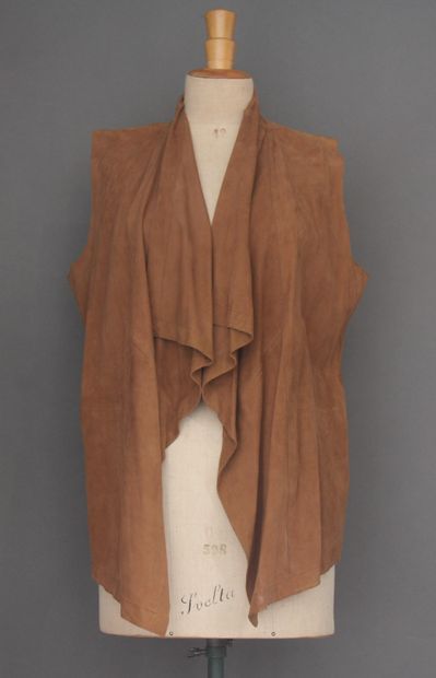 ZAPA
Veste sans manche destructurée en chèvre...