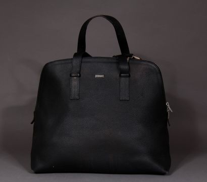 BURBERRY'S
Sac en cuir noir grainé à fermeture...