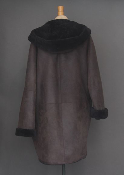 Manteau en peau lainée d'agneau,
