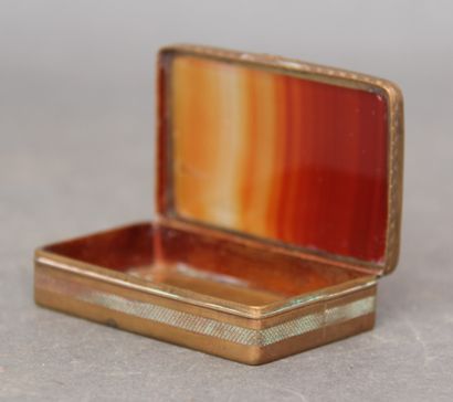 Lot :
- Boite à cigarettes en argent filigrannée...