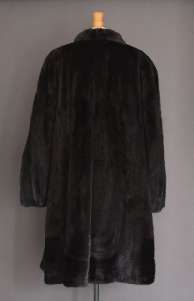 SAGA MINK
Manteau 3/4 en vison