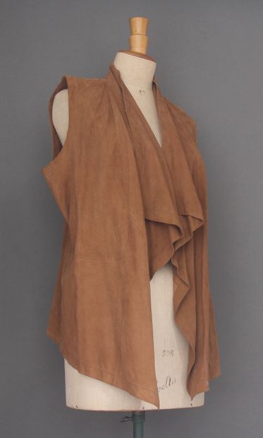 ZAPA
Veste sans manche destructurée en chèvre...