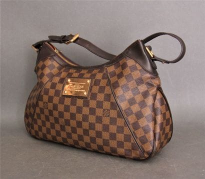 *LOUIS VUITTON
Sac à main zippé en toile...