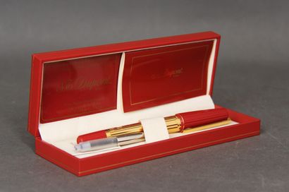 ST DUPONT
Stylo plume modèle SAINT GERMAIN...