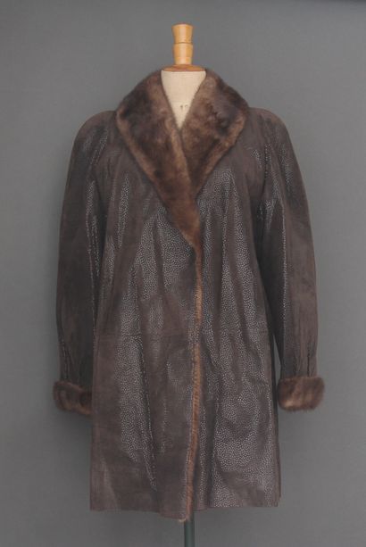 SPRUNG FRERES création
Manteau en agneau...