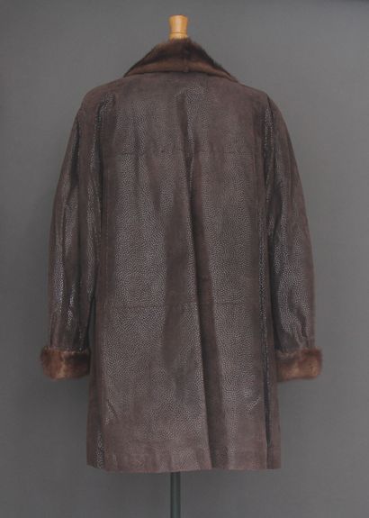 SPRUNG FRERES création
Manteau en agneau...