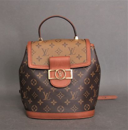 *LOUIS VUITTON
Sac à rabat en toile monogramm,...