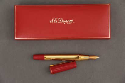 ST DUPONT
Stylo plume modèle SAINT GERMAIN...