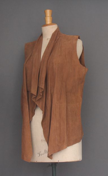 ZAPA
Veste sans manche destructurée en chèvre...