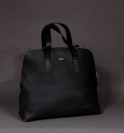 BURBERRY'S
Sac en cuir noir grainé à fermeture...