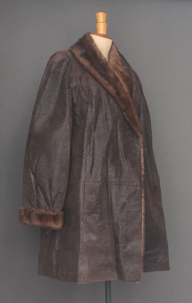 SPRUNG FRERES création
Manteau en agneau...