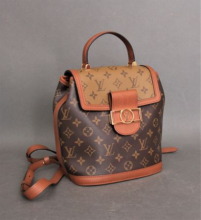 *LOUIS VUITTON
Sac à rabat en toile monogramm,...