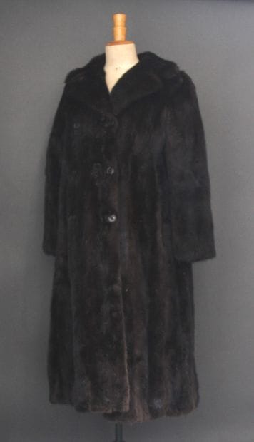 Long manteau en vison à double boutonnage,...