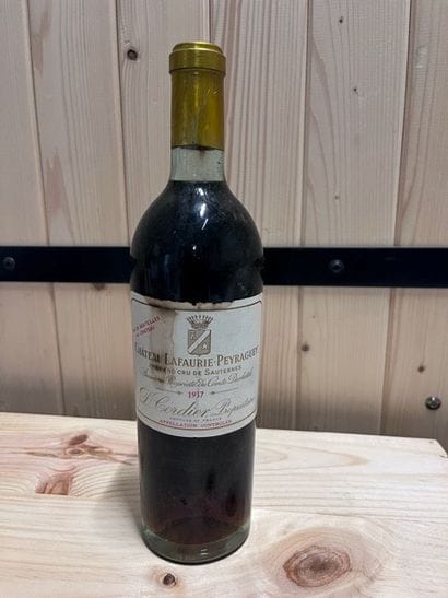 1 bottle CH LAFAURIE PEYRAGUEY, 1er cru Sauternes,...