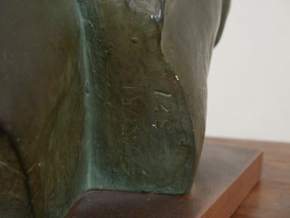 AZORI
Bust of horses
Green patina plaster...