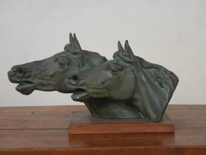 AZORI
Bust of horses
Green patina plaster...