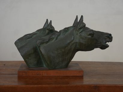 AZORI
Bust of horses
Green patina plaster...