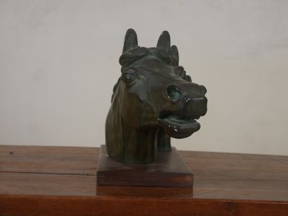 AZORI
Bust of horses
Green patina plaster...