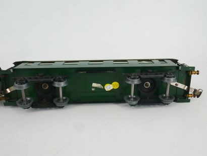 Lot including:
- 2 1st class passenger cars,...