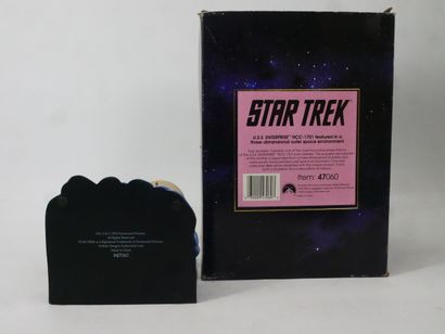 STAR TREK 
Lot including: 
- BORG SHIP, Collectors...