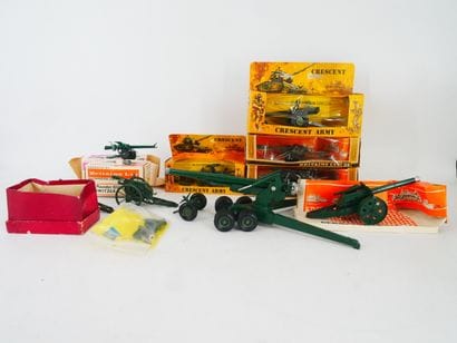 Lot de canons, comprenant :
-	 2 canons CRESCENT...