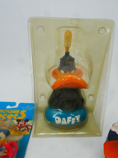 WALT DISNEY 
Lot including : 
- 1 set of...