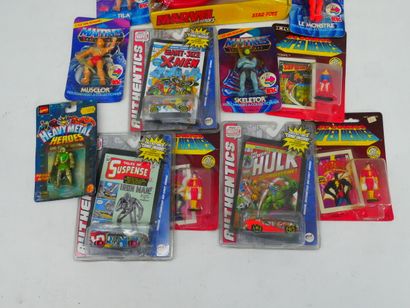 MARVEL COMICS 
Set includes: 
- 1 large plastic...