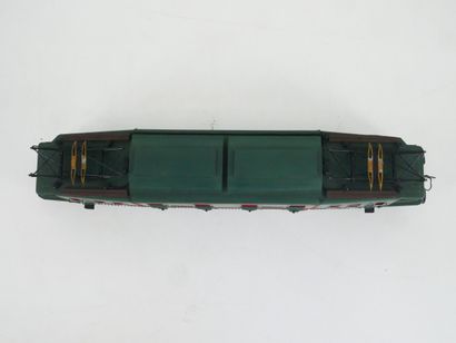 Diesel locomotive
Painted metal locomotive.
Electric...