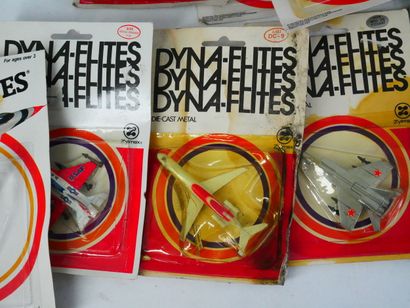 PUNCH, DYNA-FLITES, … :
Lot de 57 avions...