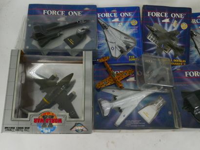 ERTL (USA) :
Lot de 6 avions en métal peint.
Avec...