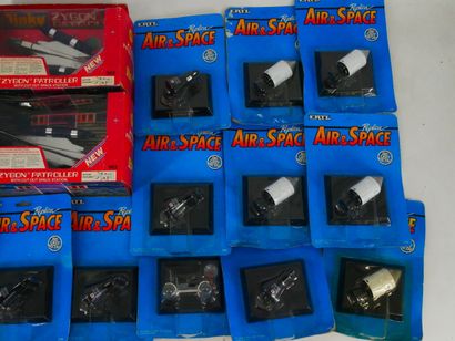ERTL (USA) : 
Lot de 23 satellites et modules...